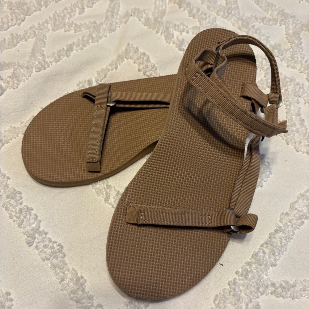 Teva Original Universal Slim Sandals Tan Minimalist Hiking Travel Sandals Size 8